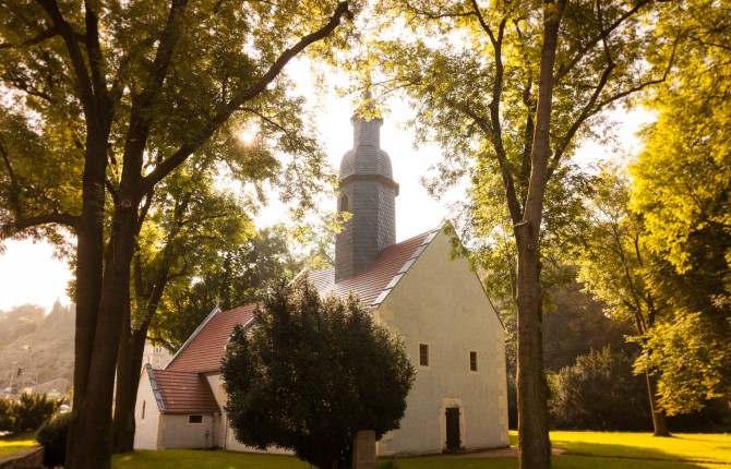 Die Figuren der Meißener Nikolaikirche – Gedenken in Meissener Porzellan