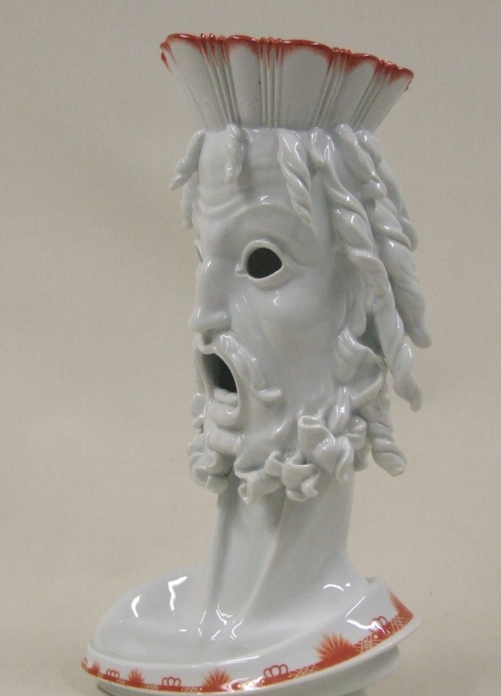 Die Figuren der Meißener Nikolaikirche – Gedenken in Meissener Porzellan